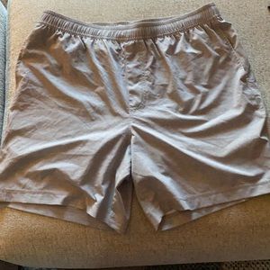 Chubbies 5.5 inch large grey gym short